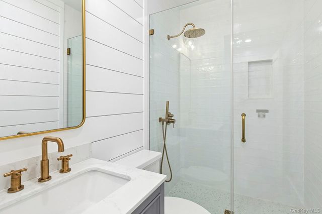 14 Ridge Road, Southampton, NY 11968