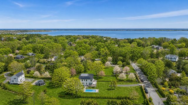 14 Ridge Road, Southampton, NY 11968
