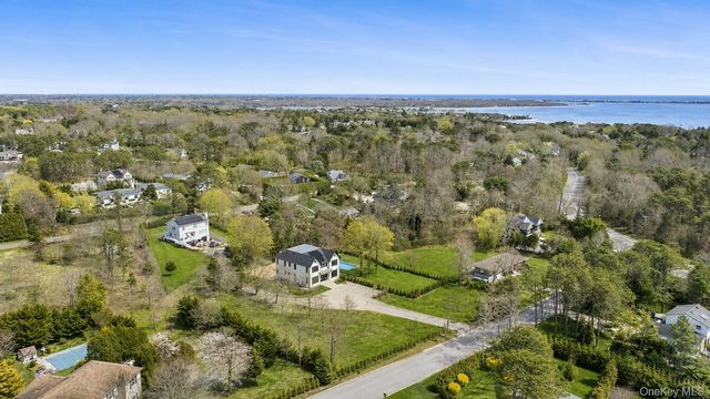 14 Ridge Road, Southampton, NY 11968