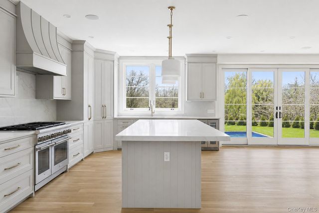 14 Ridge Road, Southampton, NY 11968