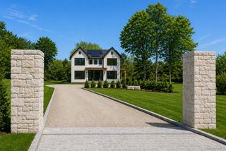 14 Ridge Road, Southampton, NY 11968