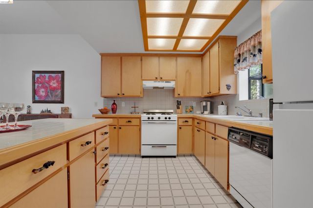 18996 Digger Pine St., Groveland, CA 95321