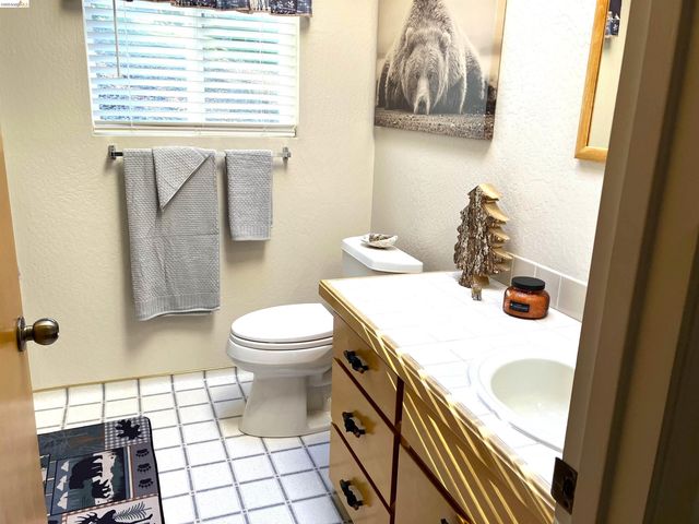 18996 Digger Pine St., Groveland, CA 95321