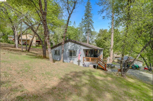 18996 Digger Pine St., Groveland, CA 95321