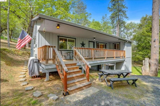 18996 Digger Pine St., Groveland, CA 95321