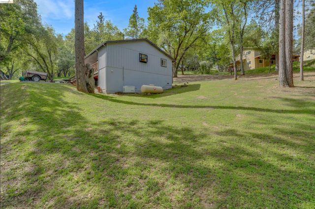 18996 Digger Pine St., Groveland, CA 95321