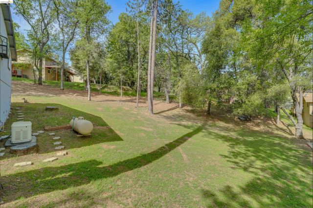 18996 Digger Pine St., Groveland, CA 95321