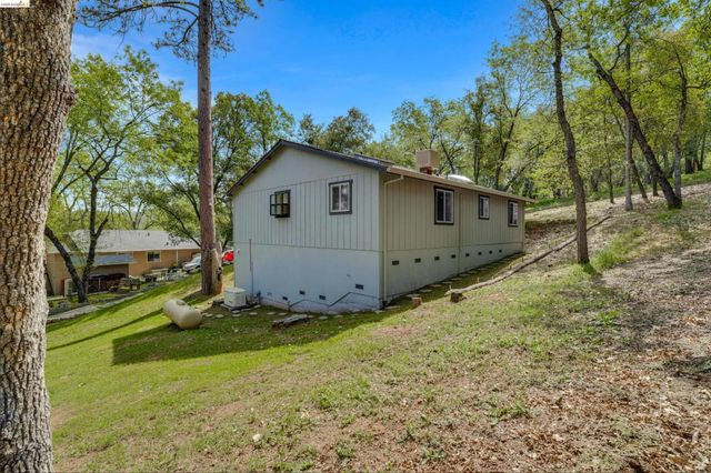 18996 Digger Pine St., Groveland, CA 95321