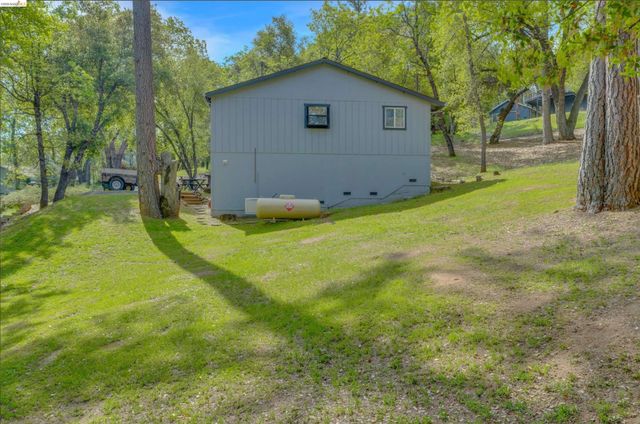 18996 Digger Pine St., Groveland, CA 95321