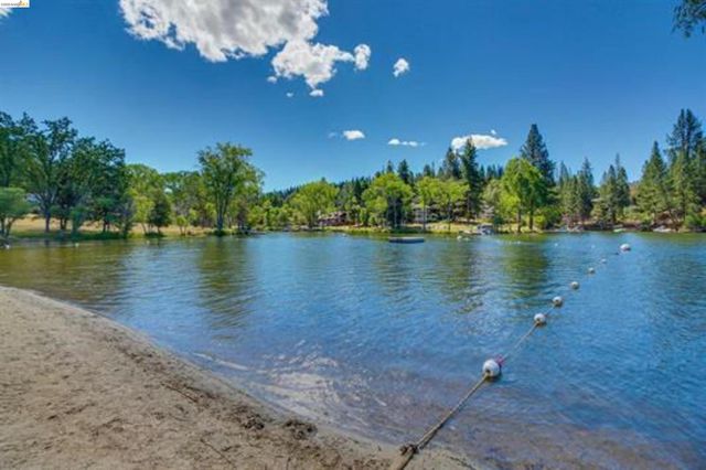 18996 Digger Pine St., Groveland, CA 95321