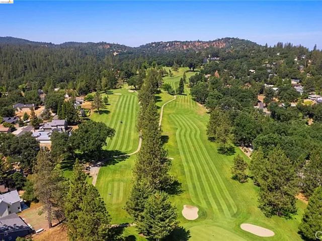 18996 Digger Pine St., Groveland, CA 95321