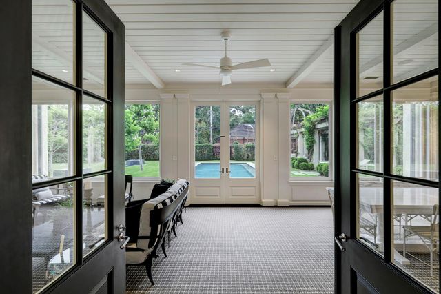 3 Briarwood Court, Houston, TX 77019