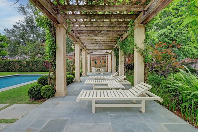 3 Briarwood Court, Houston, TX 77019