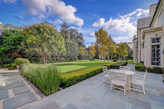 3 Briarwood Court, Houston, TX 77019