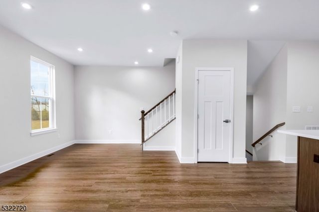 3 Peckwell St, Mount Olive Twp., NJ 07828