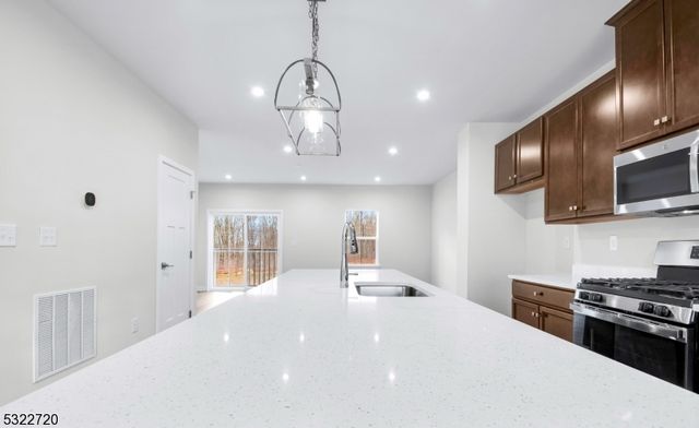 3 Peckwell St, Mount Olive Twp., NJ 07828