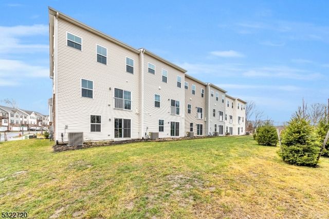 3 Peckwell St, Mount Olive Twp., NJ 07828