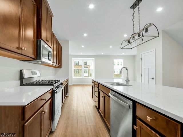 3 Peckwell St, Mount Olive Twp., NJ 07828