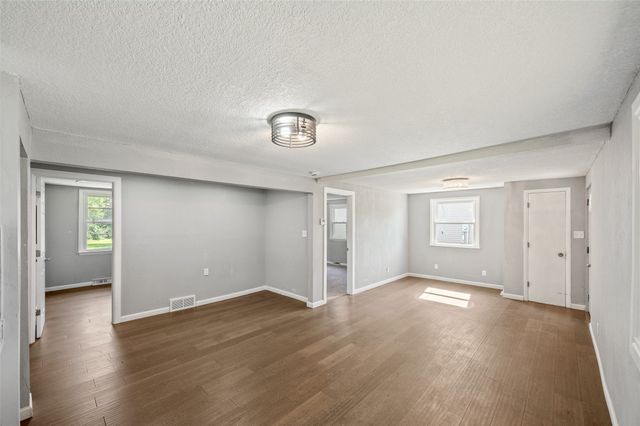 607 Cummins Road, Des Moines, IA 50315