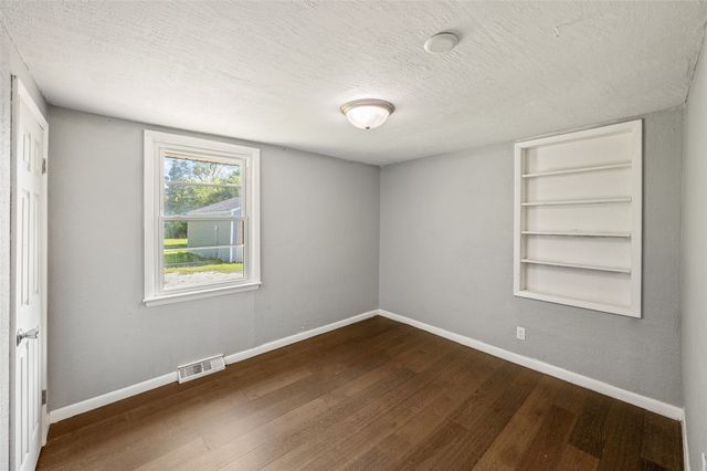 607 Cummins Road, Des Moines, IA 50315