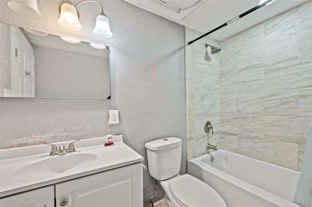 607 Cummins Road, Des Moines, IA 50315