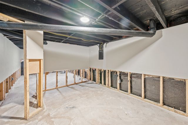 607 Cummins Road, Des Moines, IA 50315