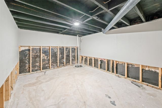 607 Cummins Road, Des Moines, IA 50315