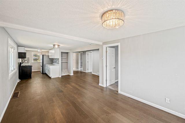 607 Cummins Road, Des Moines, IA 50315