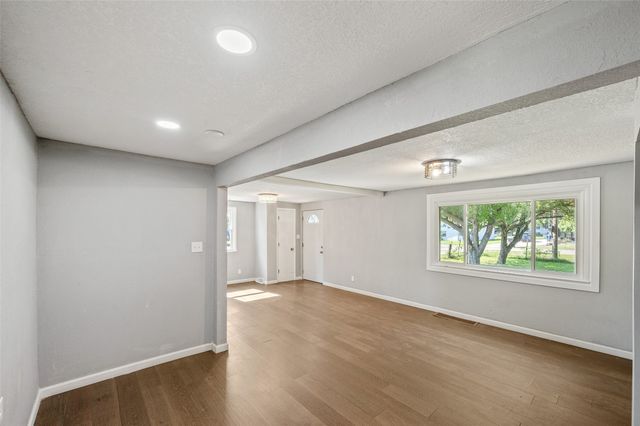 607 Cummins Road, Des Moines, IA 50315