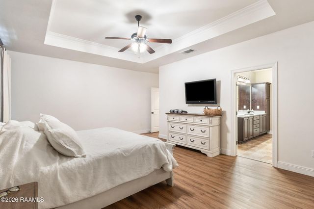 127 Terrace Oak Lane, Broussard, LA 70518