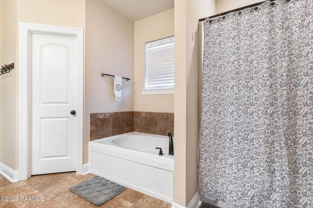 127 Terrace Oak Lane, Broussard, LA 70518