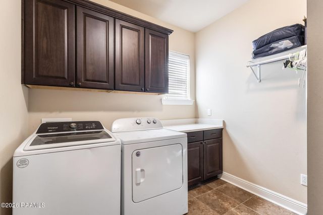 127 Terrace Oak Lane, Broussard, LA 70518