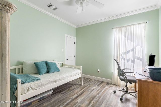 127 Terrace Oak Lane, Broussard, LA 70518