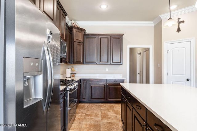 127 Terrace Oak Lane, Broussard, LA 70518