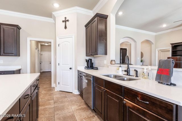 127 Terrace Oak Lane, Broussard, LA 70518