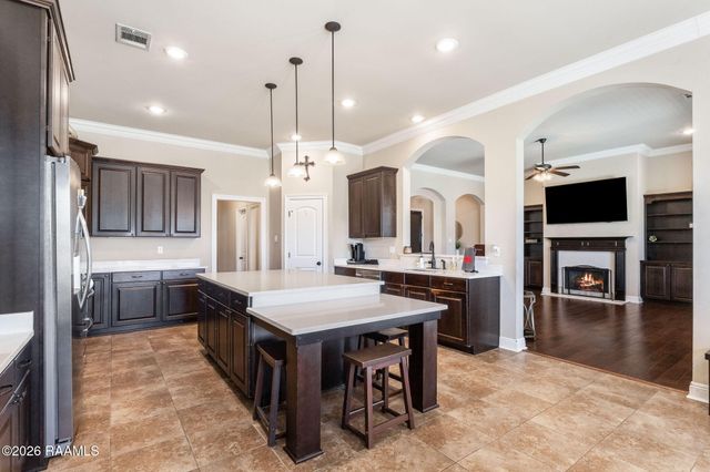 127 Terrace Oak Lane, Broussard, LA 70518