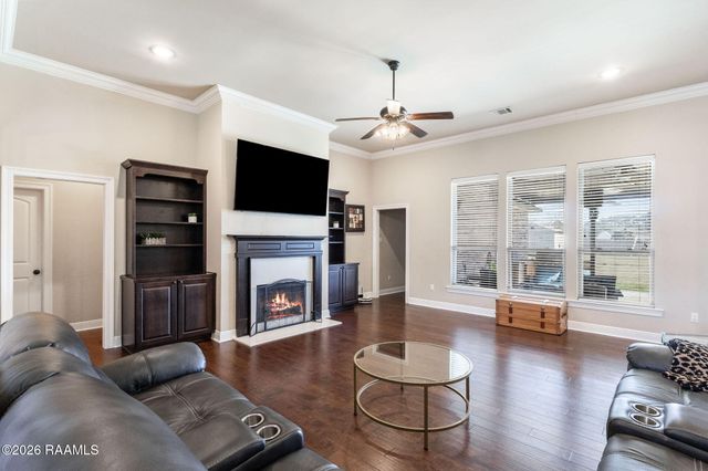 127 Terrace Oak Lane, Broussard, LA 70518