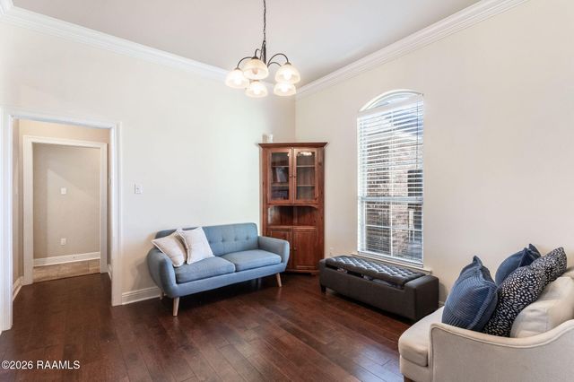 127 Terrace Oak Lane, Broussard, LA 70518