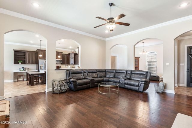 127 Terrace Oak Lane, Broussard, LA 70518