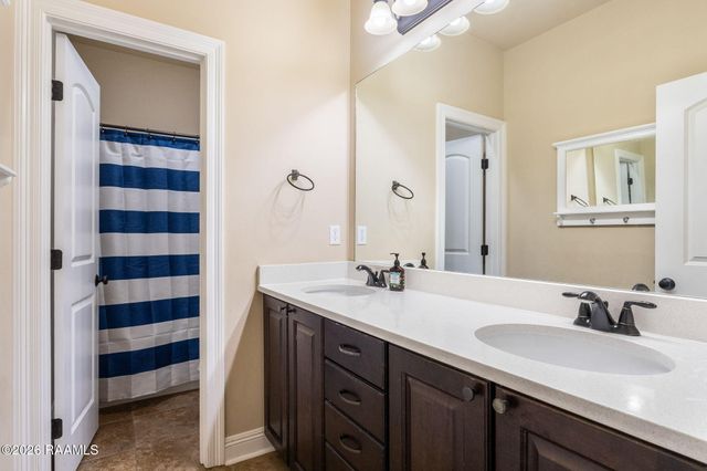 127 Terrace Oak Lane, Broussard, LA 70518