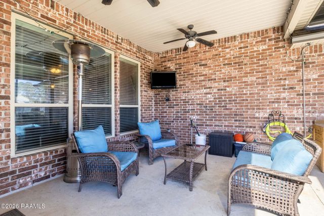 127 Terrace Oak Lane, Broussard, LA 70518