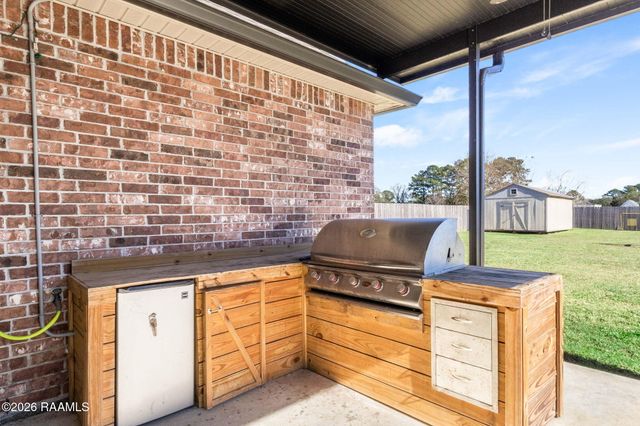 127 Terrace Oak Lane, Broussard, LA 70518