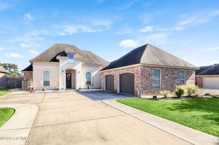 127 Terrace Oak Lane, Broussard, LA 70518