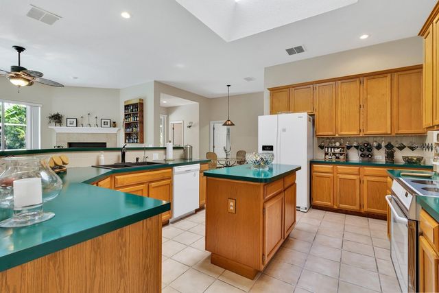 13903 BLUEWATER CIRCLE, Orlando, FL 32828