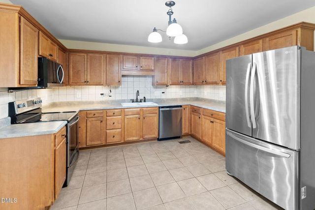 165 Cobblestone Drive, Spring Lake, NC 28390