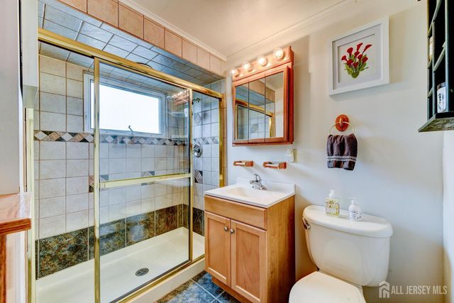 128 Burnham Drive, Fords, NJ 08863