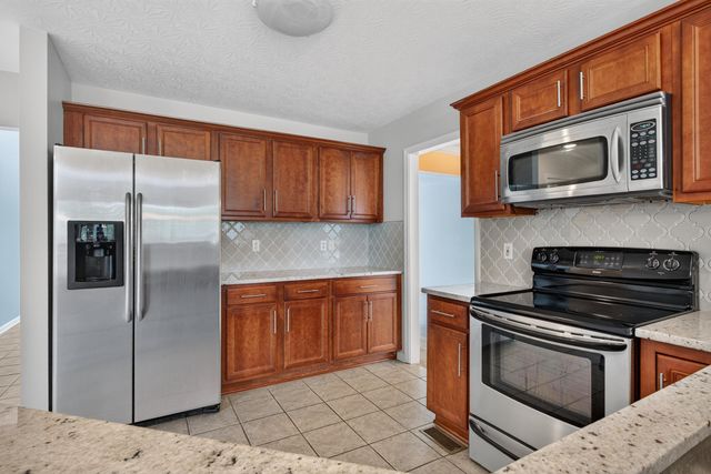 3132 Sandersville Road, Lexington, KY 40511