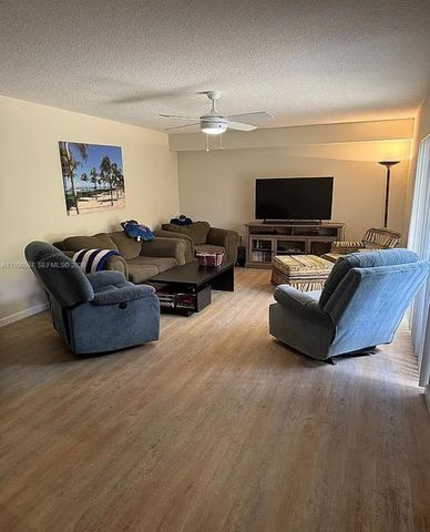 6222 62nd Way, West Palm Beach, FL 33409