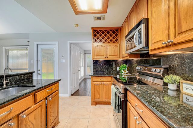 16757 Henderson, San Antonio, TX 78232