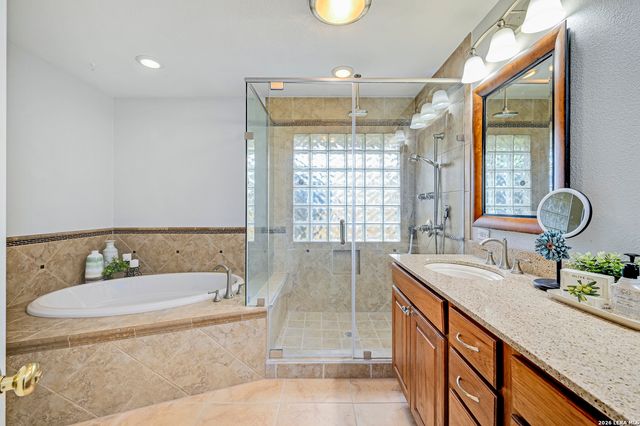 16757 Henderson, San Antonio, TX 78232